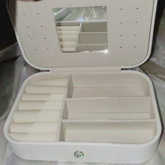 BNIB Portable Jewelry organizer for travel - Picture 14 of 16